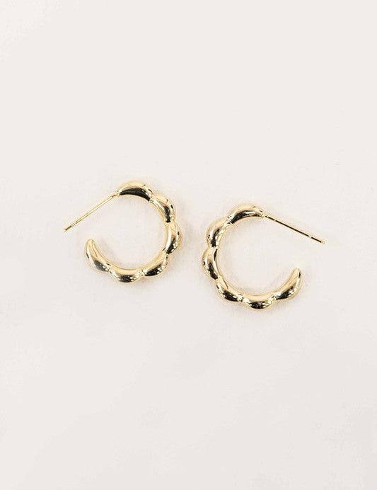 Scalloped Huggie Hoop Earrings - Sunday Golden