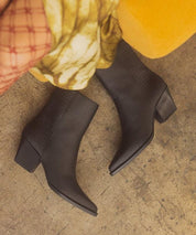 OASIS SOCIETY Miley - Alligator Print Booties - Sunday Golden