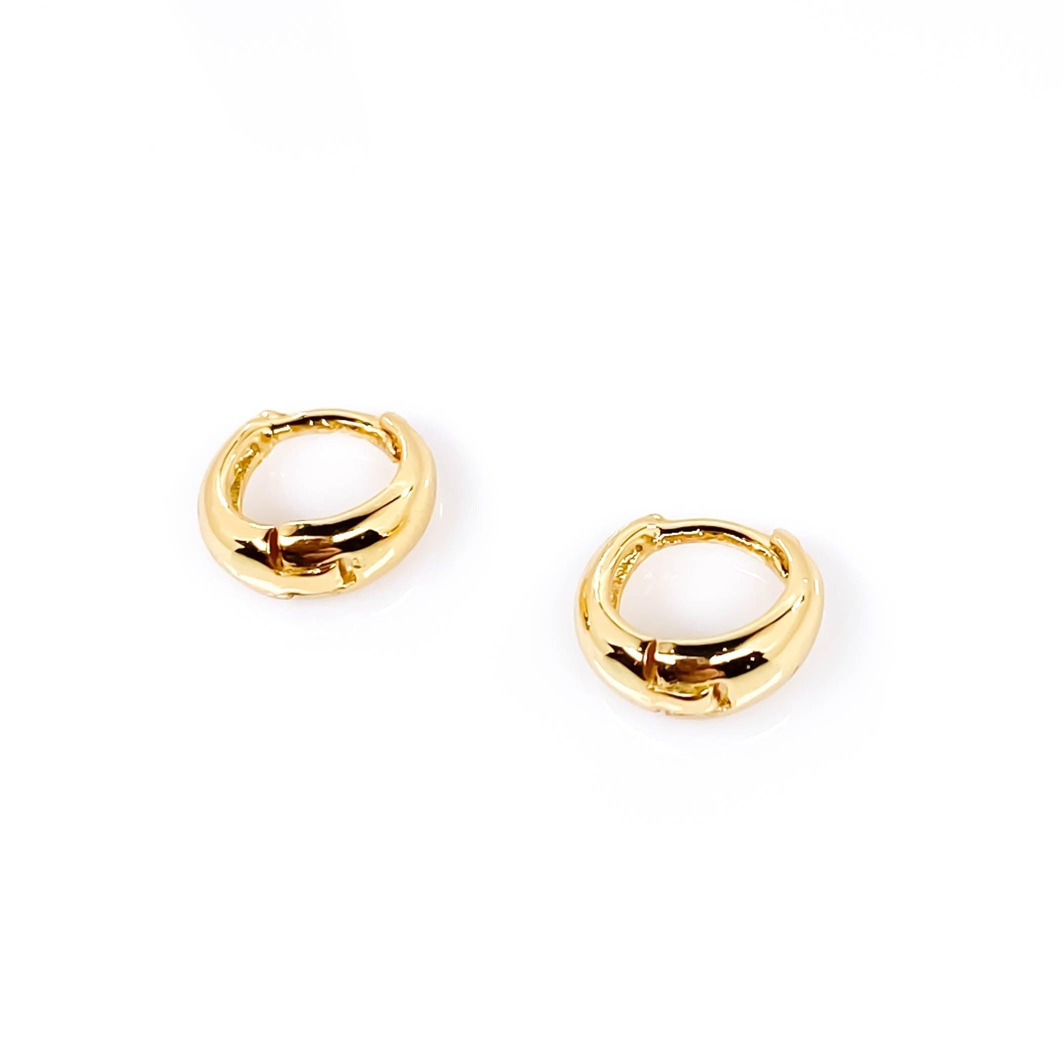 Sutton Small Huggie Earring - Sunday Golden